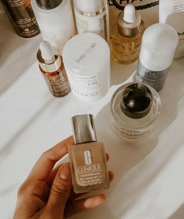 Long-lasting foundations for oily skin?